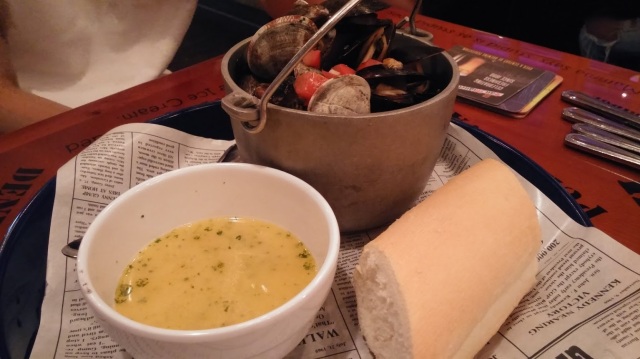 20150927 Bubba Gump Clams and Mussels